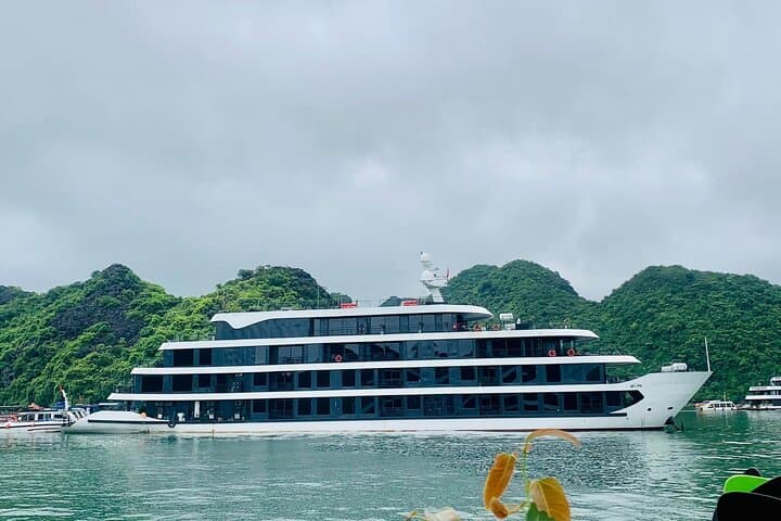 Luxury 2-Day Ha Long & Lan Ha Bay Cruise from Hanoi — Balcony Cabin, Kayaking & Jacuzzi photo 6