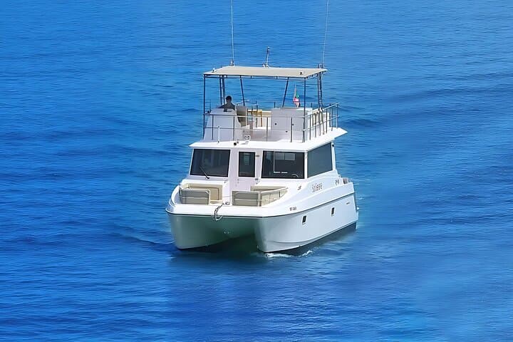 Dubai Luxury Sunset Yacht Cruise with Dinner & Drinks (2-Hour) photo 6