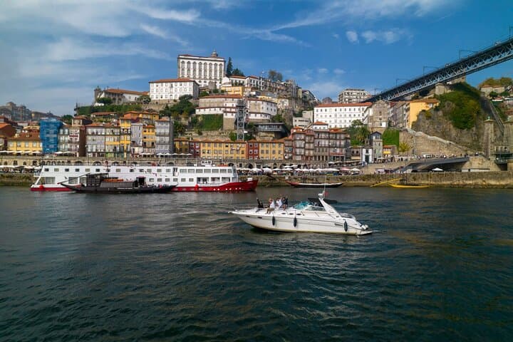 Private Douro River Yacht Cruise in Porto: Sunset, Daytime or Night Experience
