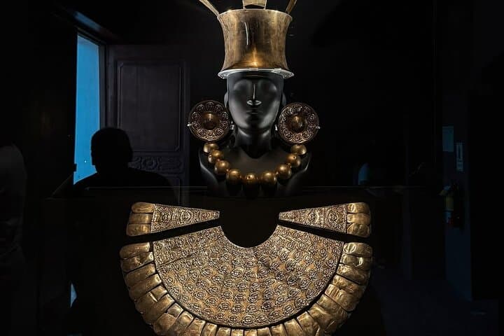 Inside Lima's Ancient Treasures: Larco and Gold Museum Tour