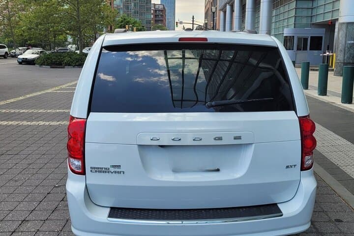 Private Times Square to Newark (EWR) Airport Transfer — Door-to-Terminal Service photo 2