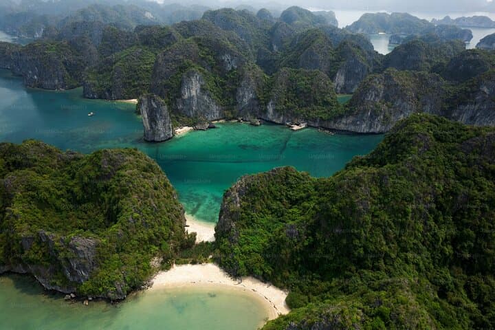 Halong Bay Day Trip & Overnight Cruise: Explore Vietnam's Limestone Islands photo 5