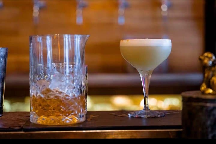 Paris Nightlife Solo Meetup: Cocktails & Local Connections photo 2
