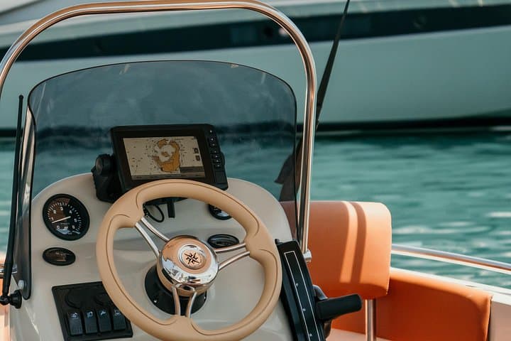 Santorini License-Free Luxury Boat Rental — Half & Full-Day Private Cruise photo 2