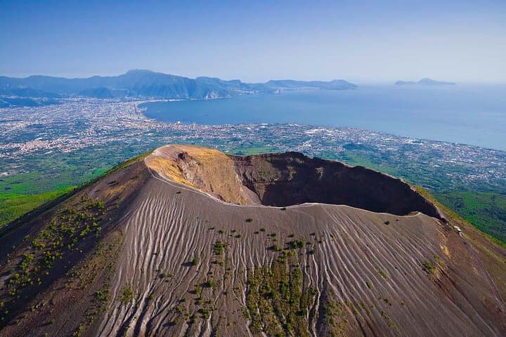 Naples to Mount Vesuvius: Skip-the-Line Bus and Summit Visit