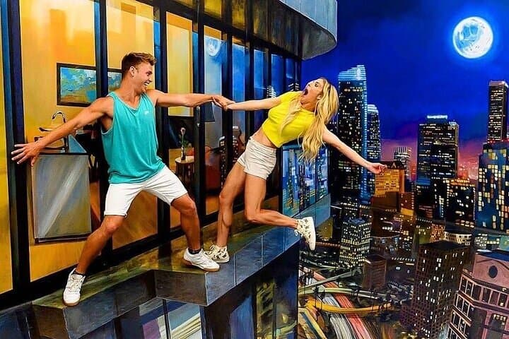 Mind-Bending Fun at Museum of Illusions Dubai: Interactive Optical Exhibits and Visitor Tips