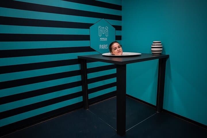 Mind-Bending Fun at Museum of Illusions Dubai: Interactive Optical Exhibits and Visitor Tips photo 3