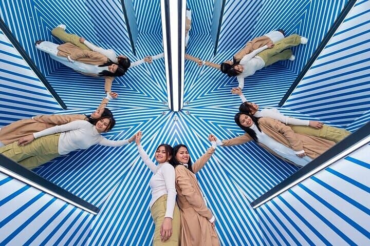 Mind-Bending Fun at Museum of Illusions Dubai: Interactive Optical Exhibits and Visitor Tips photo 5