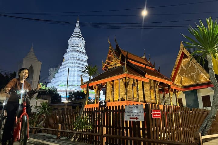 Bangkok Night Bike Tour: Thonburi Canals & Backstreet Cycling photo 3