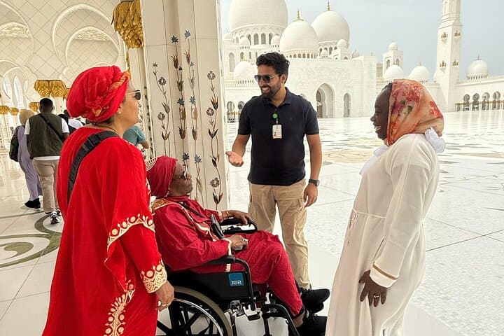 Sheikh Zayed Grand Mosque Tour from Dubai with Buffet Lunch & Abu Dhabi Highlights photo 3