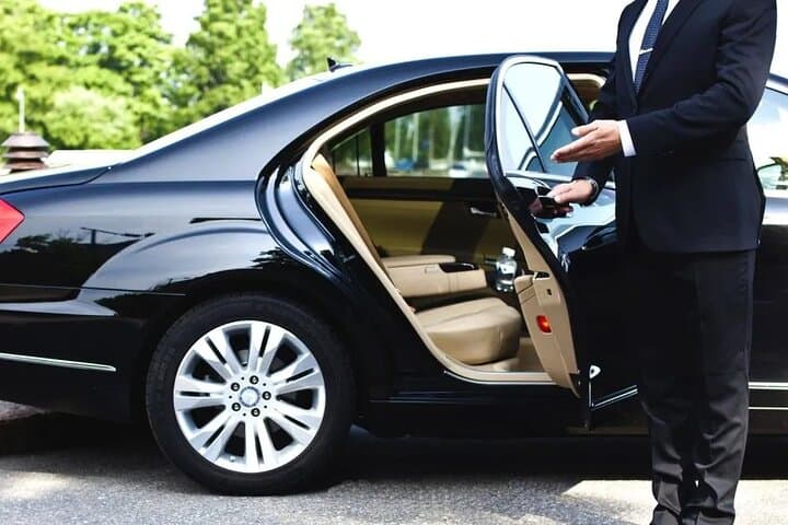 Dubai Airport Private Transfer: Seamless Arrival and Departure Service photo 2