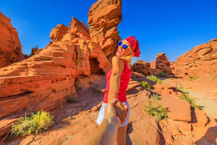 Valley of Fire State Park Tour from Las Vegas — Day Trip to Rainbow Vista, Atlatl Rock & Petroglyphs