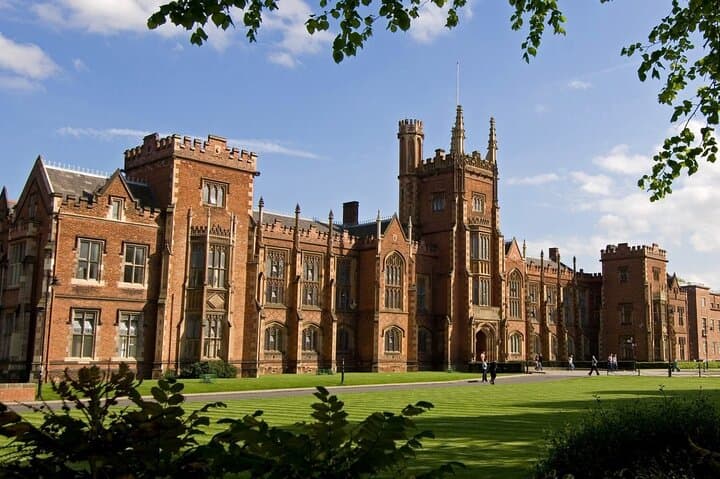 Belfast Walking Tour: Queen's University, Botanic Gardens & Friar's Bush Graveyard