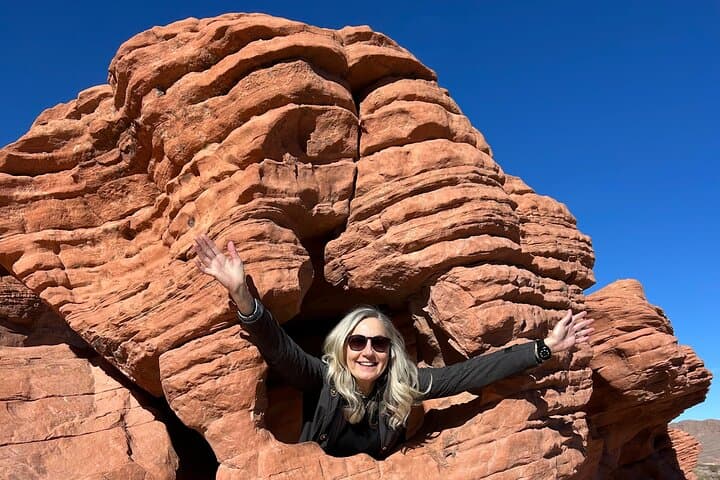 Private Valley of Fire Tour from Las Vegas — Fire Wave, White Domes & Ancient Petroglyphs