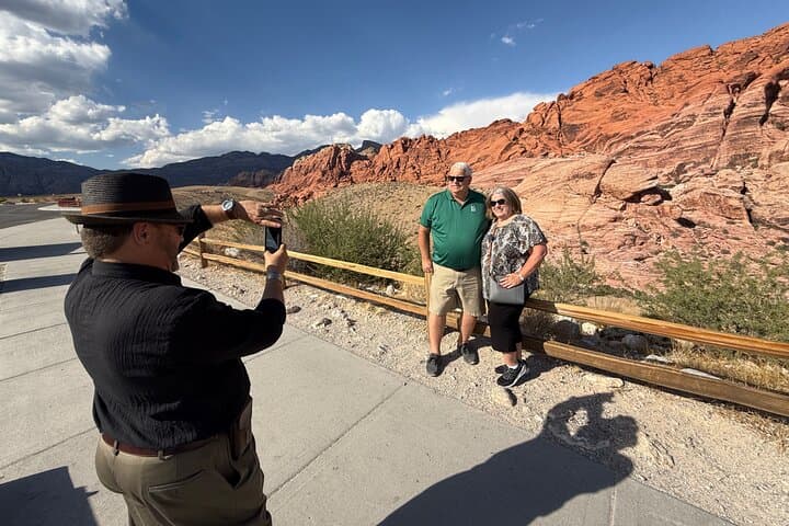 Private Valley of Fire Tour from Las Vegas — Fire Wave, White Domes & Ancient Petroglyphs photo 4