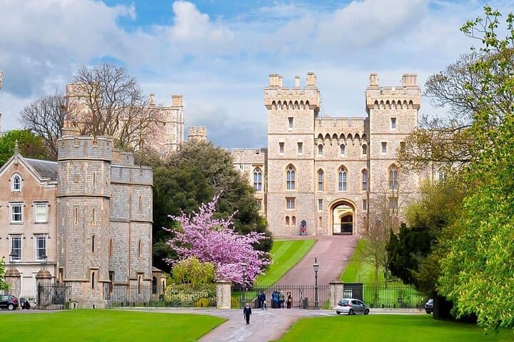 Windsor Castle 5-Hour Private Tour — State Rooms & St George's Chapel photo 4