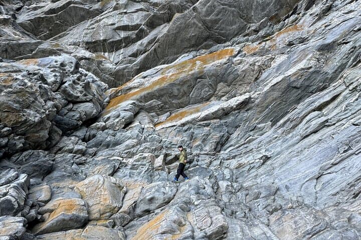 Day Tour to Modalen Mofjord & Hike Slottet: Fjords, Waterfalls and Salmon Farms photo 2