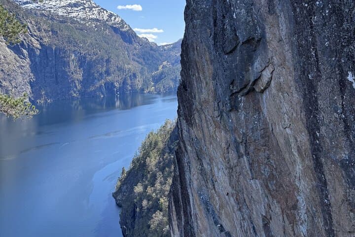 Day Tour to Modalen Mofjord & Hike Slottet: Fjords, Waterfalls and Salmon Farms photo 3