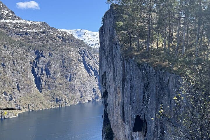 Day Tour to Modalen Mofjord & Hike Slottet: Fjords, Waterfalls and Salmon Farms photo 5