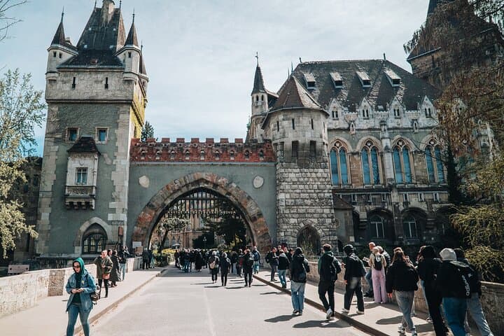 Budapest in a Day: Vienna-to-Budapest Guided Day Trip Highlights