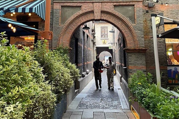 Shanghai Half-Day City Adventure: Yu Garden, The Bund & Xintiandi Highlights photo 4