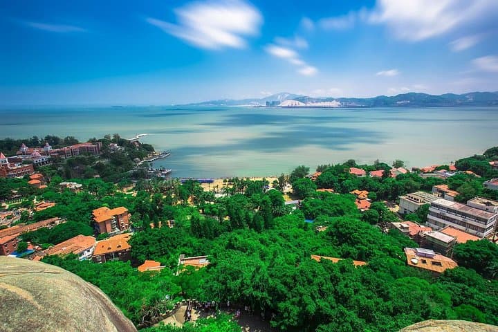 Explore Xiamen & Gulangyu in One Day: Private Ferry Tour with Seafood Lunch