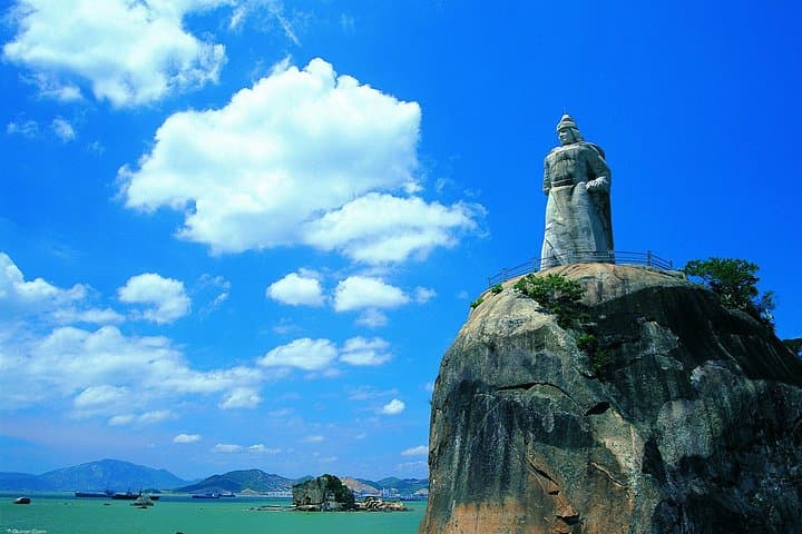 Explore Xiamen & Gulangyu in One Day: Private Ferry Tour with Seafood Lunch photo 2