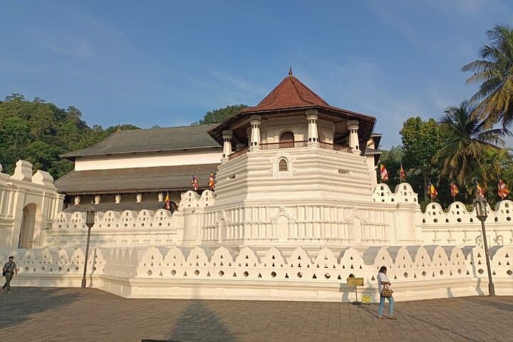4-Day Classic Sri Lanka Mini Tour: Kandy, Sigiriya & Ancient Cities photo 3