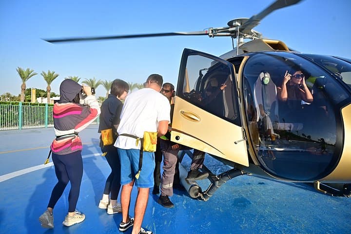 Dubai Helicopter Tour Over Palm Jumeirah & Buffet Dinner at Atlantis The Royal photo 3