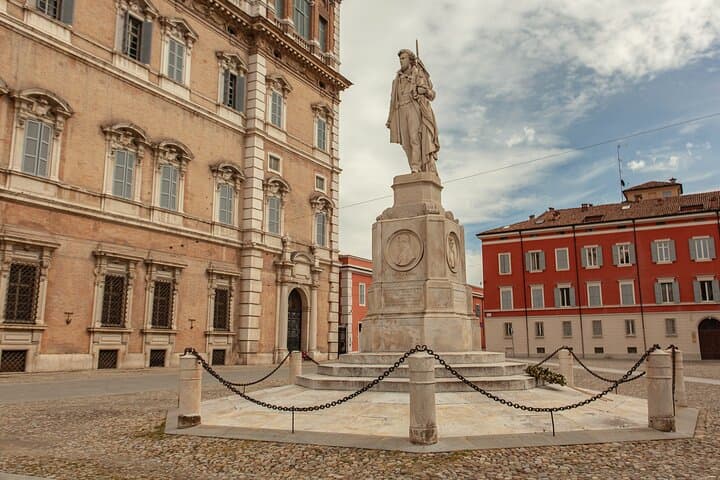 Intro to Modena: 2-Hour Walking Tour with a Local photo 5