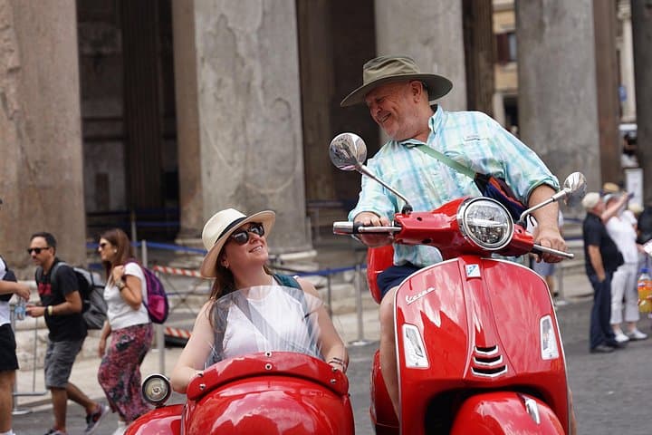 Rome Vespa Sidecar Tour: 90-Minute City Highlights by Sidecar photo 3