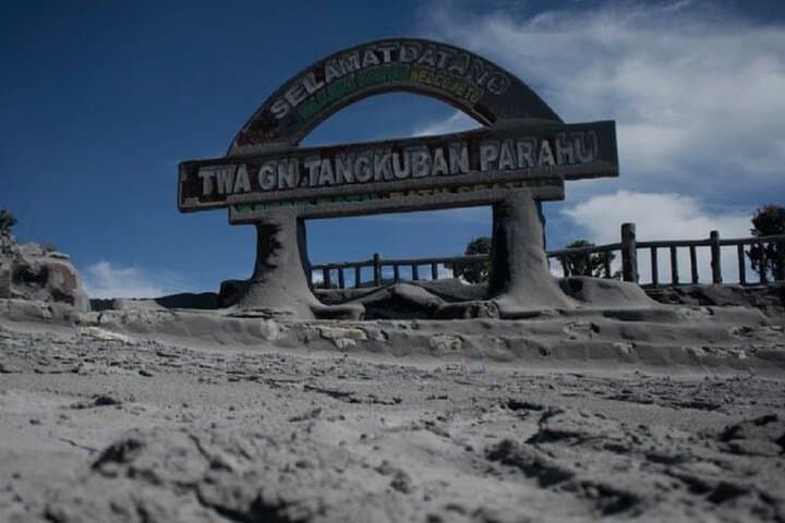 Bandung Volcano & Kawah Putih Hot Spring Private Day Tour photo 5