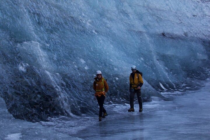 Glacier Combo: Kayak Jökulsárlón Lagoon and Hike Breiðamerkurjökull photo 2