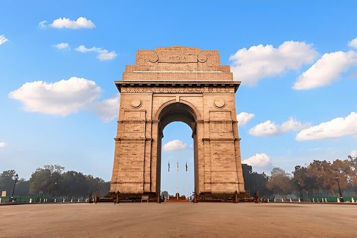 Old and New Delhi Full-Day City Tour: Qutub Minar, Chandni Chowk & Lotus Temple photo 3
