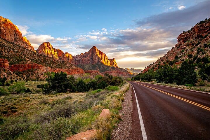 Zion National Park Day Trip from Las Vegas — Guided Shuttle Tour with Picnic photo 3