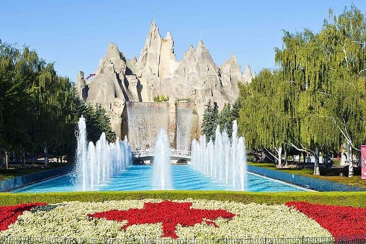Canada’s Wonderland Private Day Tour from Toronto — Stress-Free Family Fun photo 2