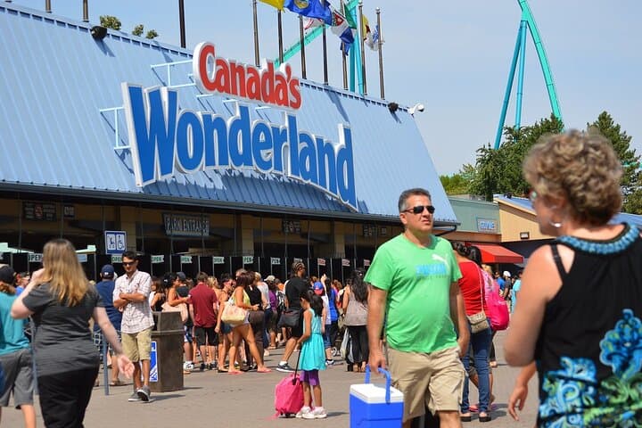 Canada’s Wonderland Private Day Tour from Toronto — Stress-Free Family Fun photo 5
