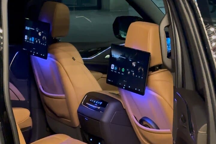 First-Class Private Airport Transfer from Boston Logan (BOS) — Luxury Boston Black Car Service photo 3