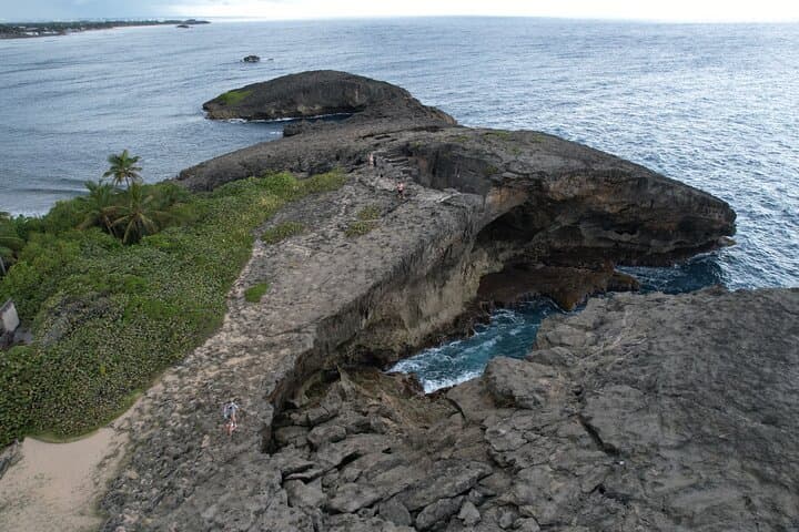 Explore Cueva del Indio and Arecibo: Coastal Caves, Lighthouse Views & Puerto Rican Flavors
