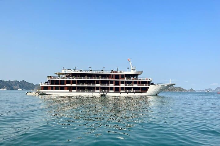 Lan Ha Bay 2-Day 5-Star Cruise: Balcony Cabin, Kayaking & Night Activities photo 6