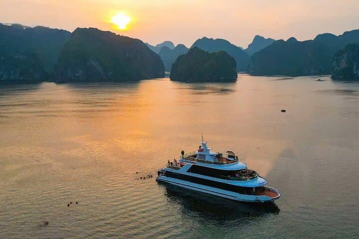 Sunset Kayak & Swim in Lan Ha Bay — Luxury Cat Ba Evening Cruise