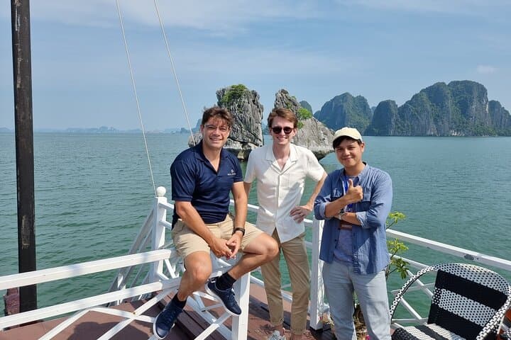 Ha Long Bay 4-Hour Deluxe Cruise: Thien Cung Cave, Kayak & Seafood Lunch photo 4