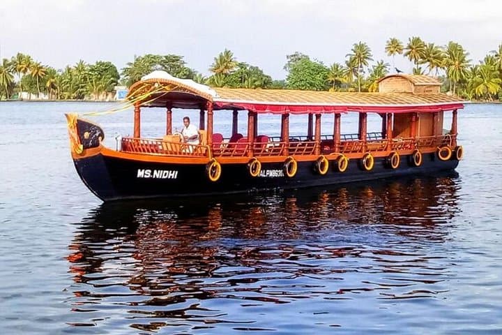 Kerala in a Day: Alleppey Backwaters, Marari Beach & Fort Kochi Private Tour photo 3