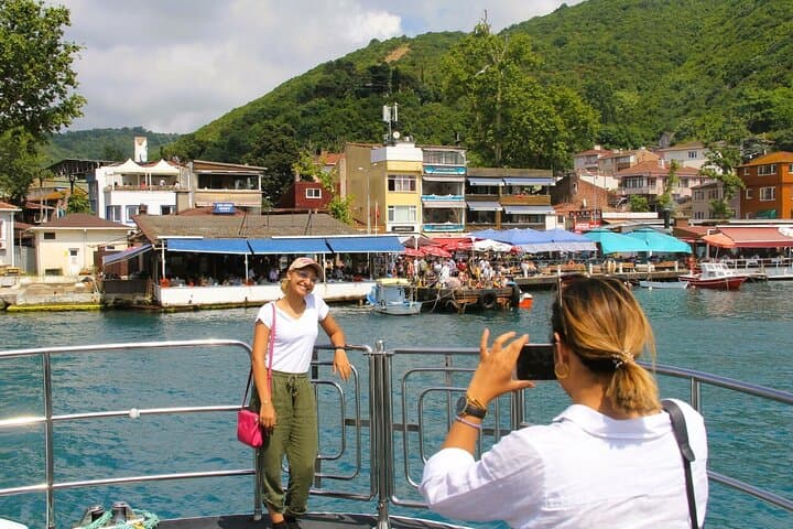 Private Bosphorus Lunch Cruise: Luxury Yacht Sightseeing in Istanbul photo 4
