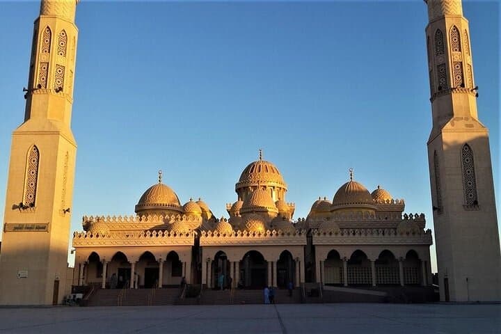 Hurghada After Dark: VIP City Tour and Bedouin Night Dinner photo 5