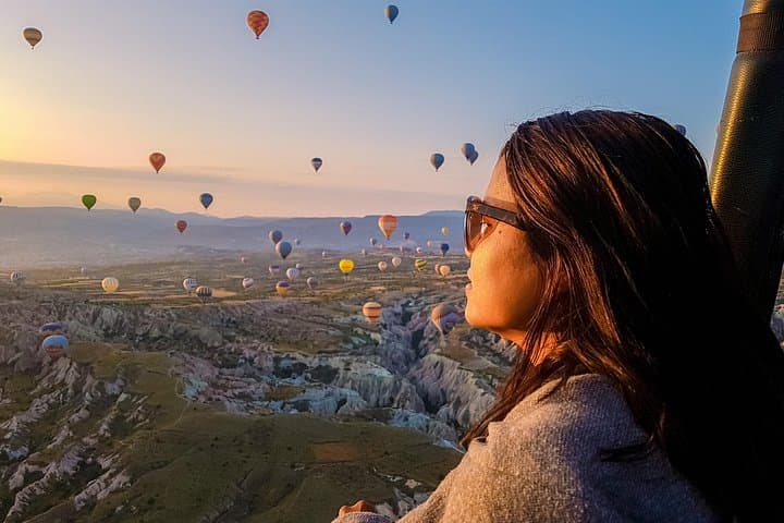 Sunrise Hot Air Balloon Over Göreme & Love Valley — Cappadocia Flight Guide photo 4
