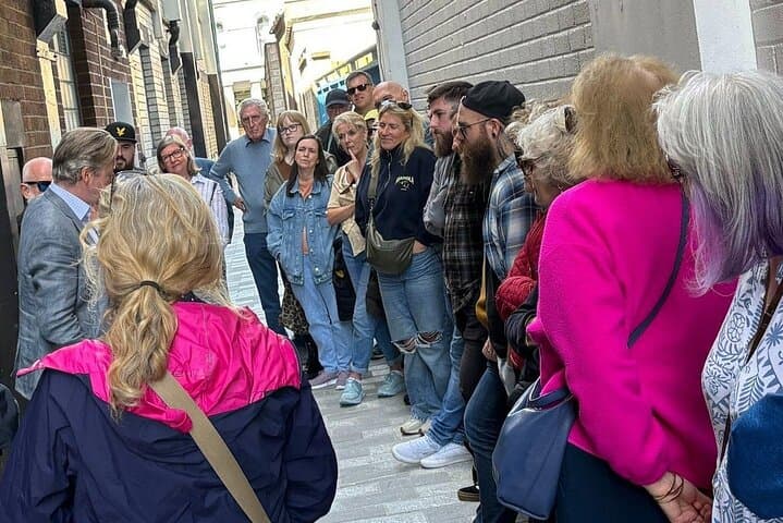 Belfast Walking Tour: Queen's University, Botanic Gardens & Friar's Bush Graveyard photo 5