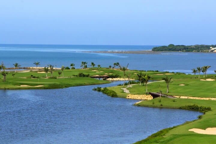 Karibana Beach Golf Club: A Scenic 9-Hole Golf Experience in Cartagena photo 3