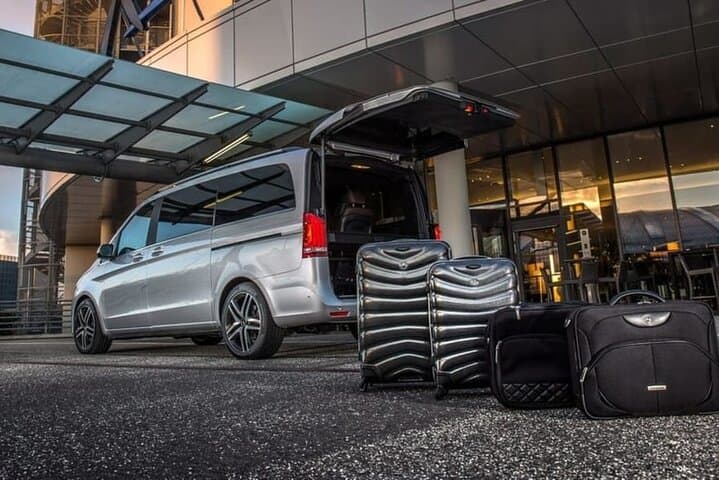 Dubai Airport Private Transfer: Seamless Arrival and Departure Service photo 5