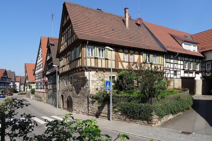 Murren Private Guided Walking Tour: Alpine Village Stroll with Eiger Views
